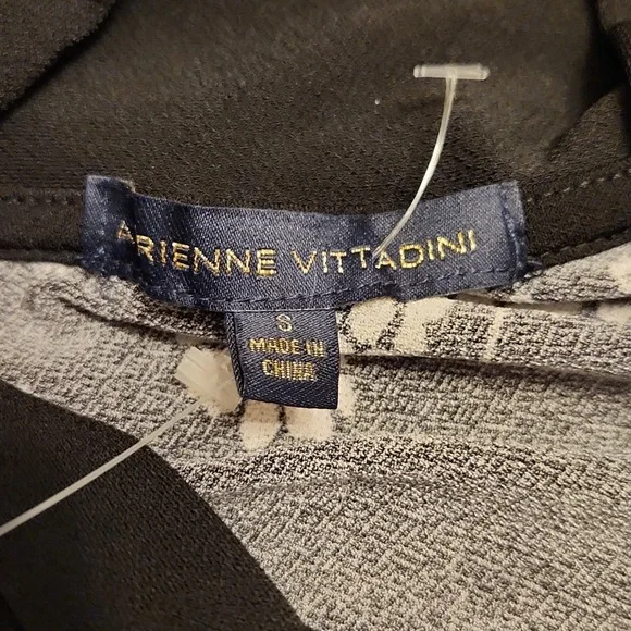 NWT Top Size Small - Picture 2 of 2